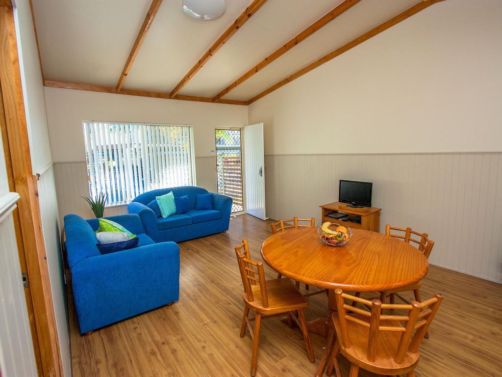 Caseys Beach Holiday Park Sunshine Bay Номер фото