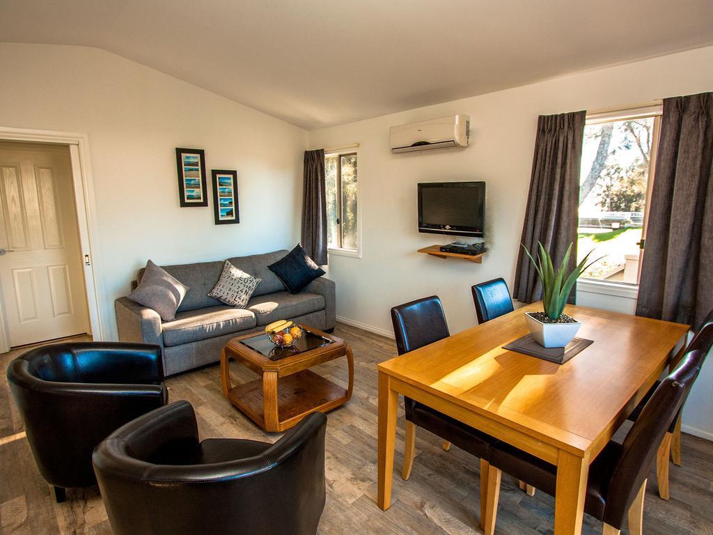 Caseys Beach Holiday Park Sunshine Bay Номер фото