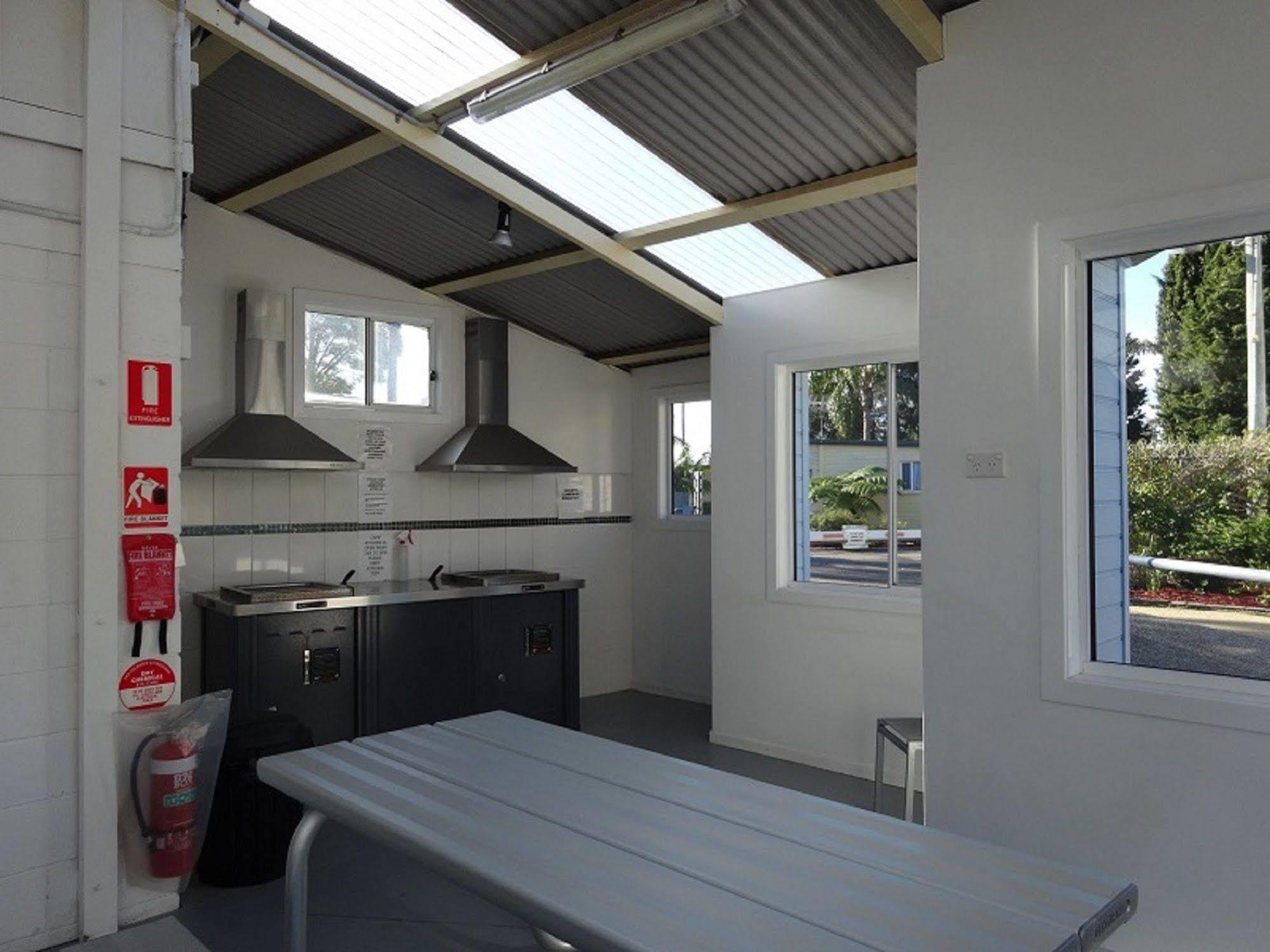 Caseys Beach Holiday Park Sunshine Bay Екстер'єр фото