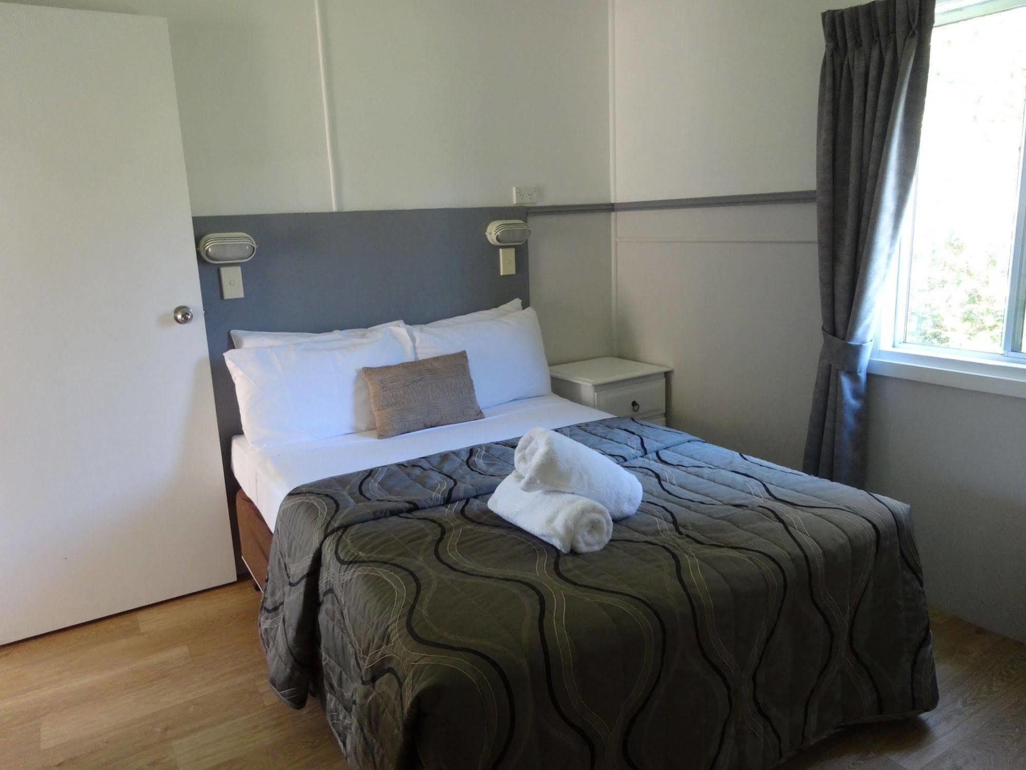 Caseys Beach Holiday Park Sunshine Bay Екстер'єр фото