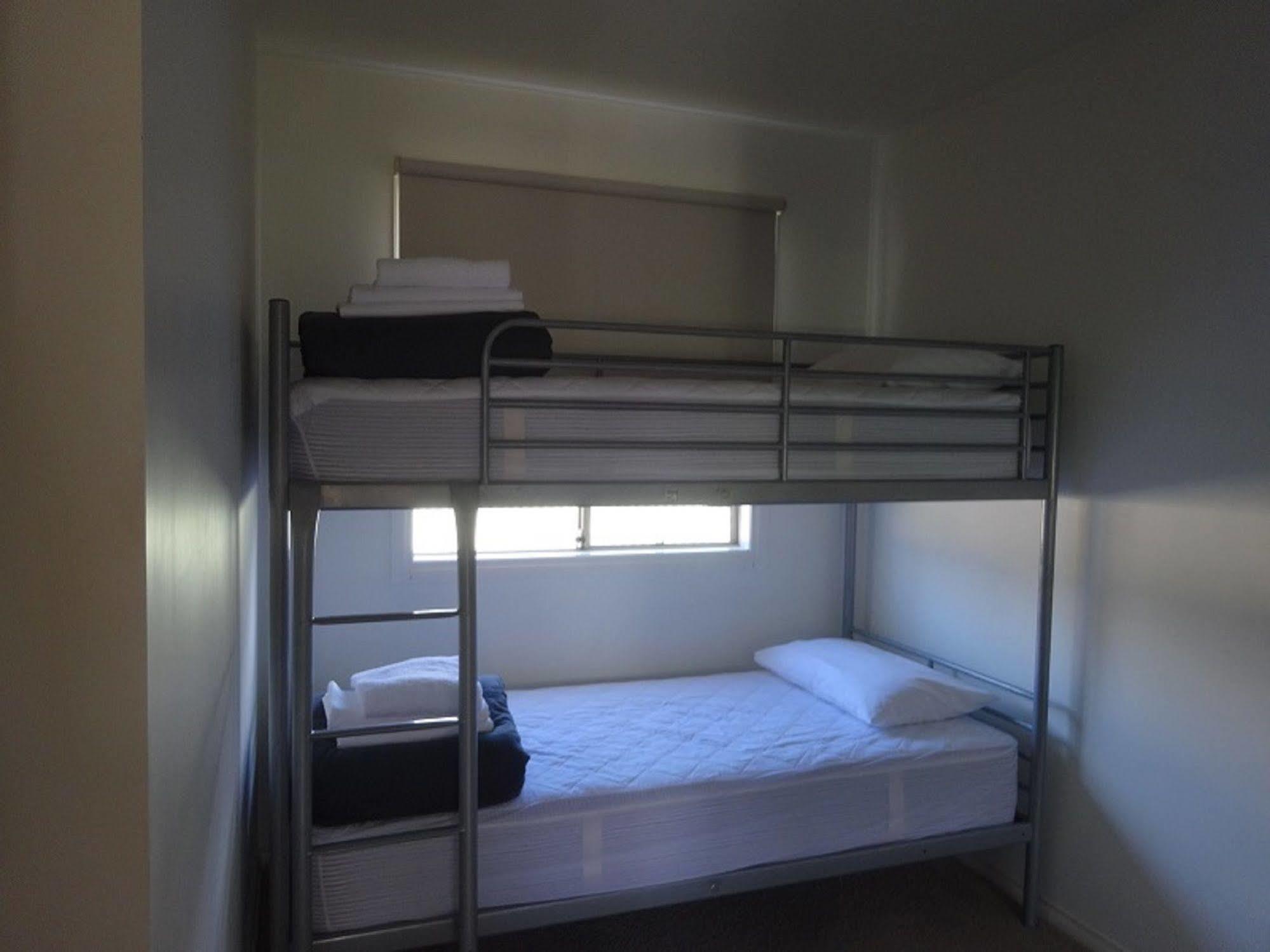 Caseys Beach Holiday Park Sunshine Bay Екстер'єр фото